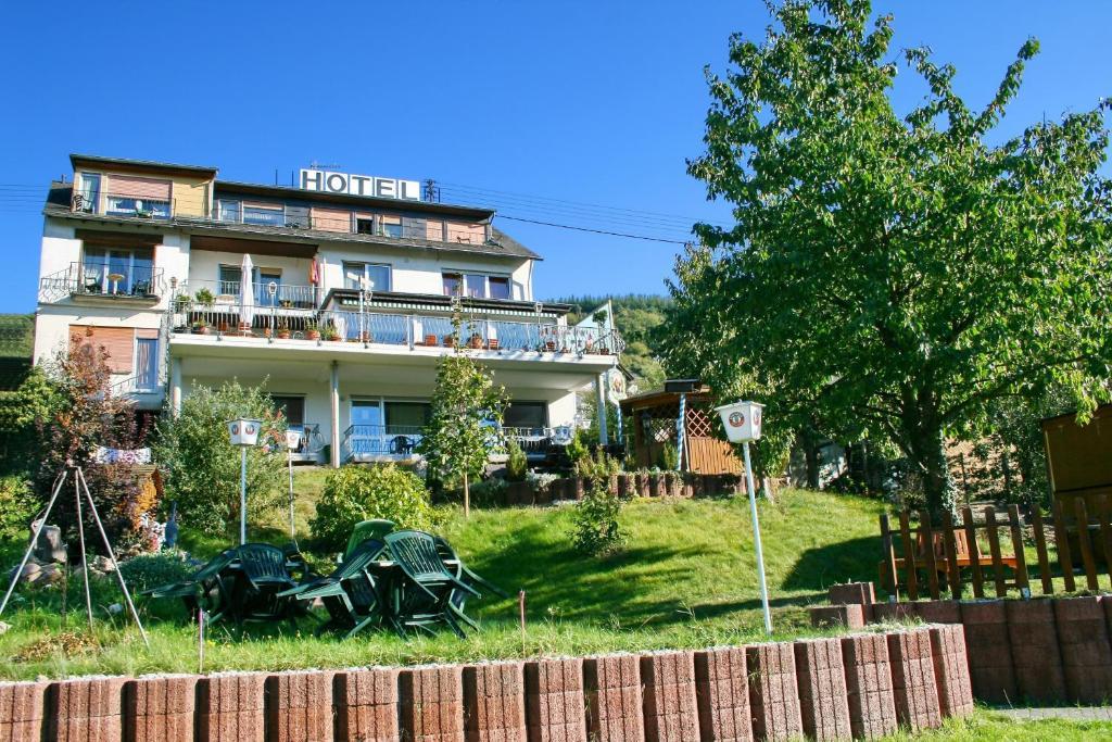 Hotel Restaurant Moselblick Wintrich Zewnętrze zdjęcie